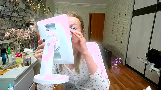   Aphrodita  wow   online show from April 10, 2026, 2:57 pm