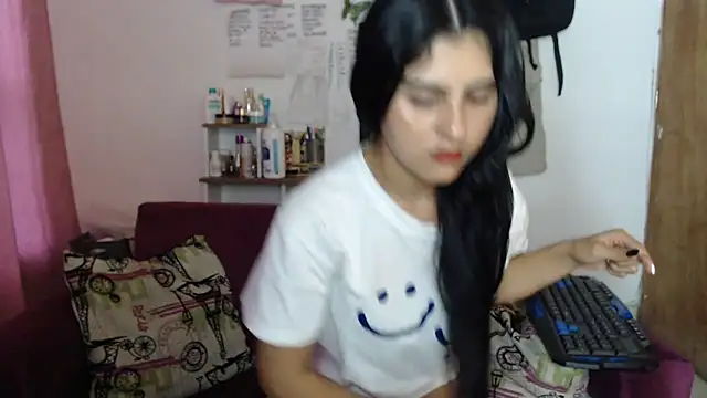 Snapshot of Nathacha chatting on February 8, 2025, 11:02 pm Nathacha online show from February 8, 2025, 11:02 pm