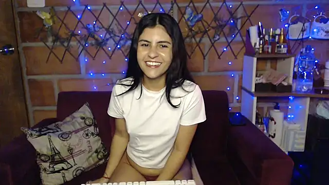 Snapshot of Nathacha chatting on October 8, 2025, 10:43 pm Nathacha online show from October 8, 2025, 10:43 pm