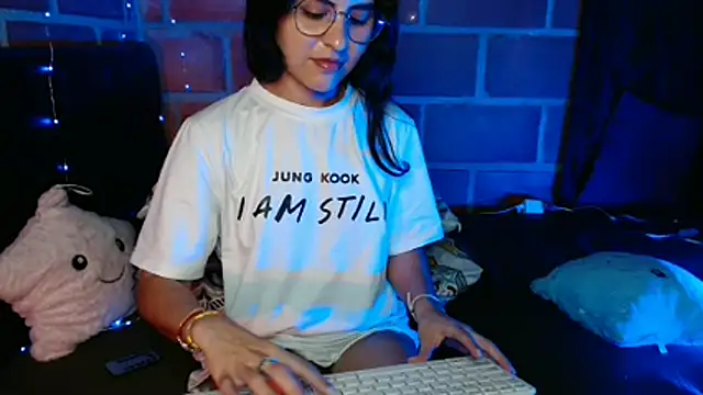 Nathacha online show from February 13, 2026, 10:43 pm