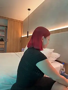 zafiro mo0n online show from April 5, 2026, 10:38 pm