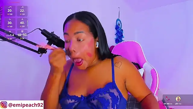 Snapshot of samanthaabloom chatting on October 28, 2025, 12:22 am samanthaabloom online show from October 28, 2025, 12:22 am