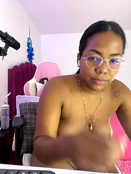 Snapshot of samanthaabloom chatting on October 3, 2025, 12:36 am samanthaabloom online show from October 3, 2025, 12:36 am