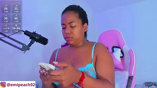 Snapshot of samanthaabloom chatting on October 6, 2025, 11:00 am samanthaabloom online show from October 6, 2025, 11:00 am