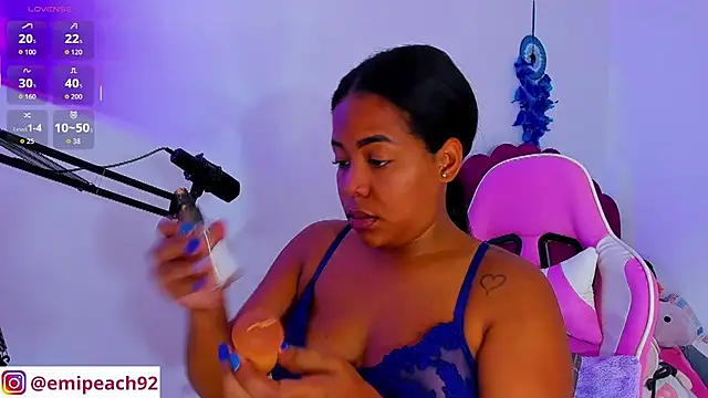 samanthaabloom online show from November 5, 2025, 12:36 am