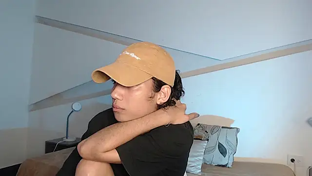 Snapshot of hot_little_bunny chatting on October 5, 2025, 9:05 pm hot little bunny online show from October 5, 2025, 9:05 pm