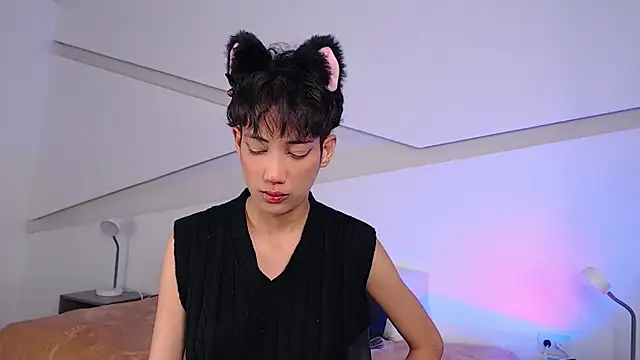 hot little bunny online show from February 8, 2025, 8:42 pm