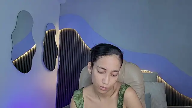 hot little bunny online show from March 22, 2026, 9:27 pm