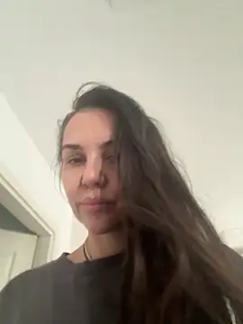 Snapshot of TaniaAmore chatting on October 6, 2025, 9:43 am TaniaAmore online show from October 6, 2025, 9:43 am