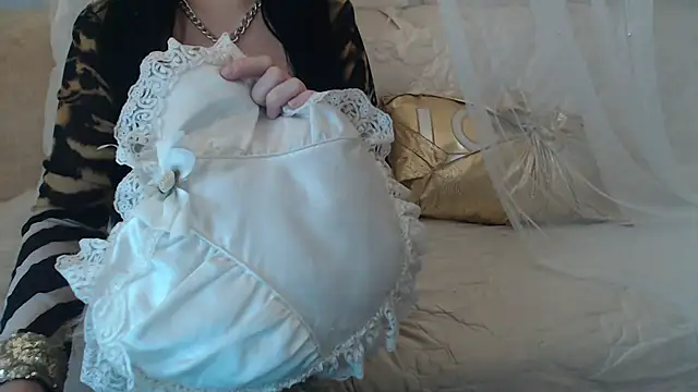 Mia-Montal777 online show from December 2, 2025, 6:37 am