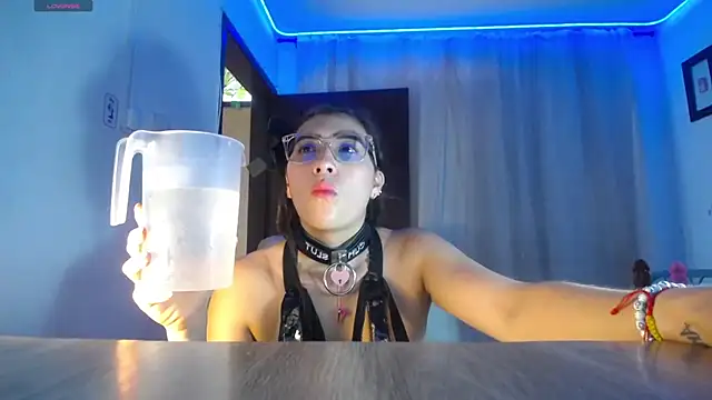 Snapshot of DaMikaela_ chatting on November 6, 2025, 6:45 pm DaMikaela online show from November 6, 2025, 6:45 pm