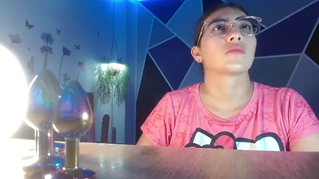 Snapshot of DaMikaela_ chatting on September 22, 2025, 6:47 pm DaMikaela online show from September 22, 2025, 6:47 pm