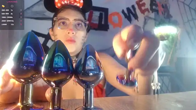 Snapshot of DaMikaela_ chatting on October 8, 2025, 7:03 pm DaMikaela online show from October 8, 2025, 7:03 pm