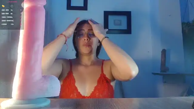 Snapshot of DaMikaela_ chatting on October 2, 2025, 7:39 pm DaMikaela online show from October 2, 2025, 7:39 pm