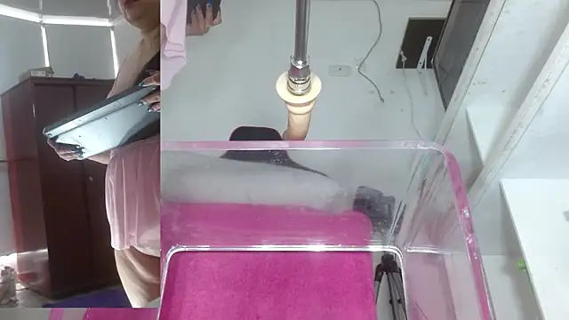 Snapshot of sammyEvans__ chatting on October 17, 2025, 1:46 pm sammyEvans   online show from October 17, 2025, 1:46 pm