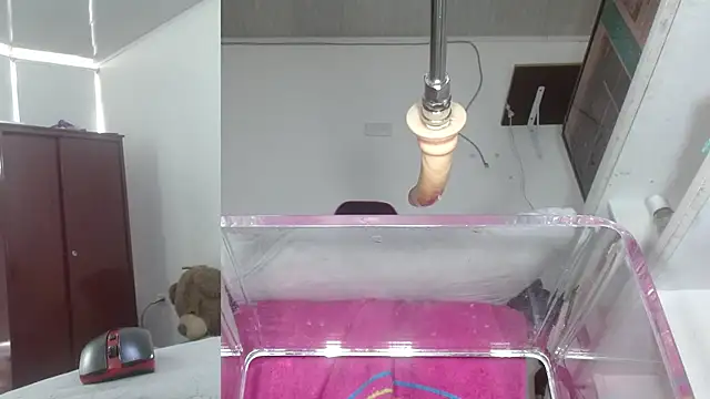 Snapshot of sammyEvans__ chatting on October 6, 2025, 2:18 pm sammyEvans   online show from October 6, 2025, 2:18 pm