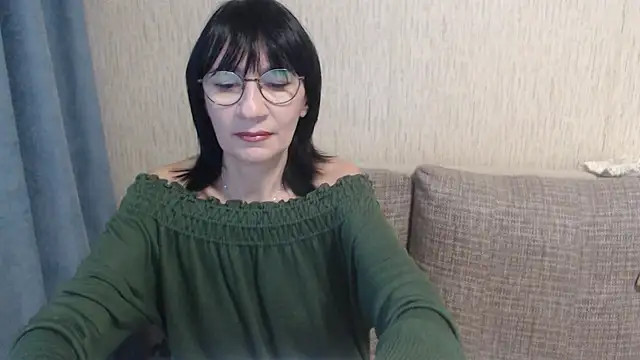 Snapshot of Erica95Bloom chatting on October 3, 2025, 2:18 pm Erica95Bloom online show from October 3, 2025, 2:18 pm