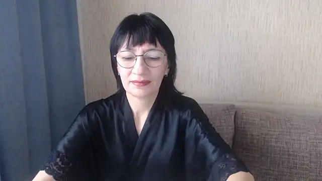 Snapshot of Erica95Bloom chatting on October 14, 2025, 10:27 am Erica95Bloom online show from October 14, 2025, 10:27 am