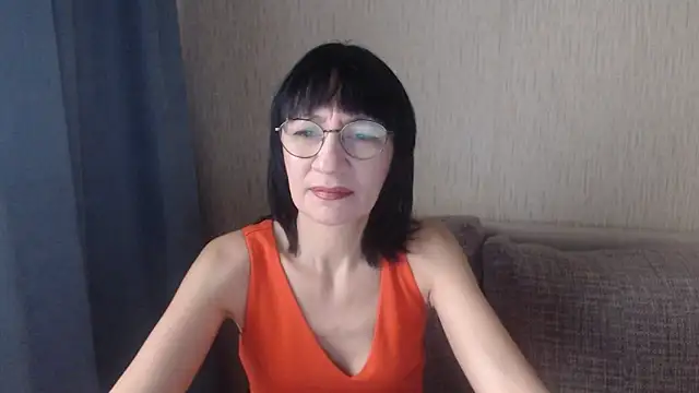 Snapshot of Erica95Bloom chatting on October 15, 2025, 9:17 am Erica95Bloom online show from October 15, 2025, 9:17 am