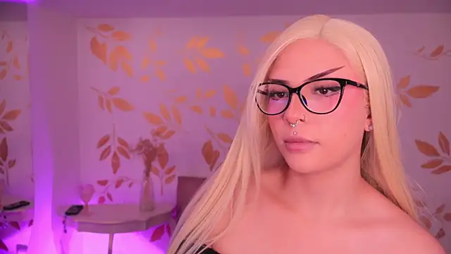 Misselektra   online show from March 26, 2026, 5:06 am