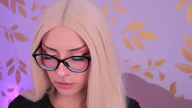 Misselektra   online show from October 15, 2025, 4:00 am