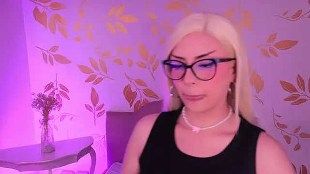 Misselektra   online show from February 11, 2026, 5:18 am