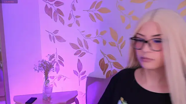 Misselektra   online show from September 10, 2025, 4:44 am