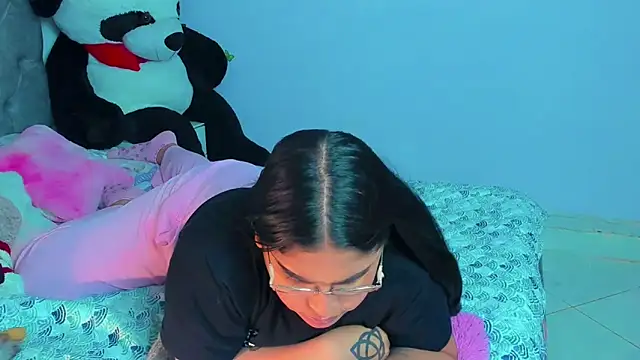 mabellfox online show from February 12, 2025, 1:37 pm