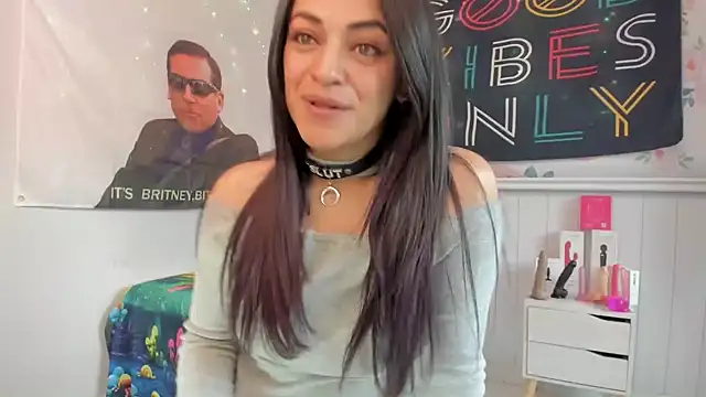 LovelyAzucena online show from October 9, 2025, 3:12 pm