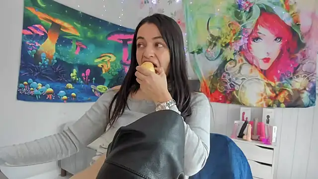 LovelyAzucena online show from November 8, 2025, 2:31 pm