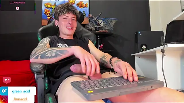 Snapshot of Green_acid01 chatting on September 16, 2025, 5:30 am Green acid01 online show from September 16, 2025, 5:30 am