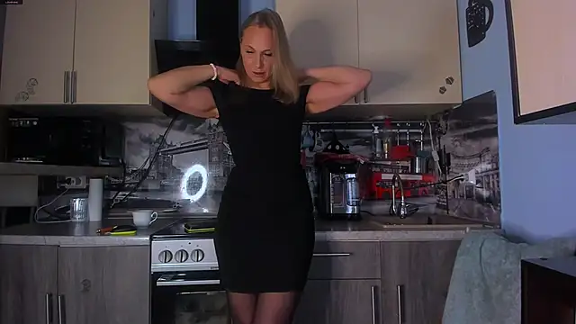 Snapshot of Afanasia chatting on October 20, 2025, 6:37 am Afanasia online show from October 20, 2025, 6:37 am