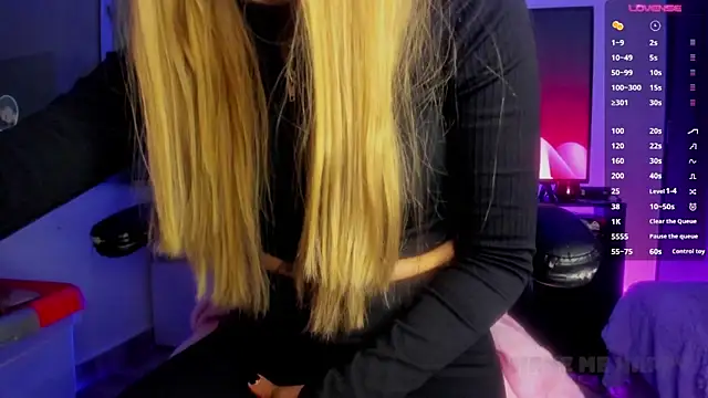 Snapshot of TiffanyBela chatting on March 22, 2025, 2:37 am TiffanyBela online show from March 22, 2025, 2:37 am