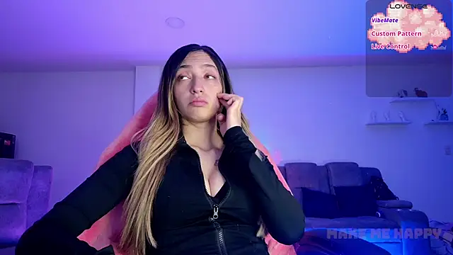 Snapshot of TiffanyBela chatting on October 3, 2025, 11:06 pm TiffanyBela online show from October 3, 2025, 11:06 pm