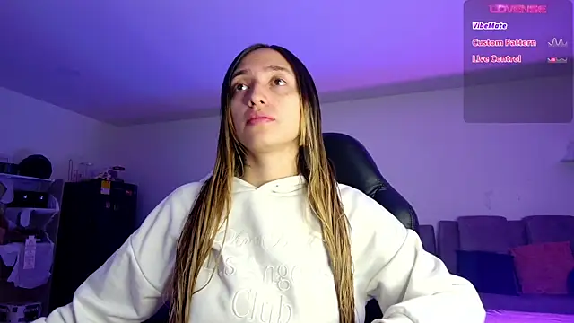 Snapshot of TiffanyBela chatting on October 25, 2025, 11:05 pm TiffanyBela online show from October 25, 2025, 11:05 pm