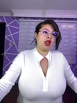 MiiaaJoness online show from May 26, 2026, 3:21 pm