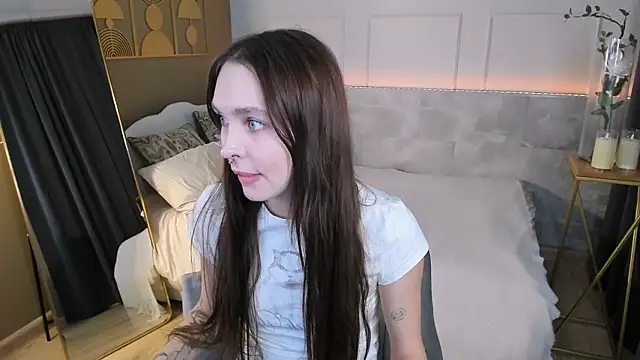 ChloeSunny online show from May 26, 2026, 1:53 pm