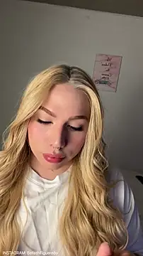 IsabellaFigueredo   online show from February 27, 2026, 11:59 pm