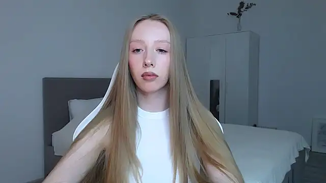 Luna insniity online show from October 6, 2025, 8:20 pm