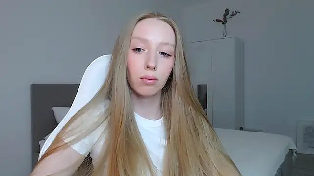 Luna insniity online show from December 13, 2025, 10:05 pm