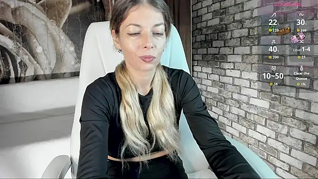 Snapshot of Eva_Melow chatting on November 1, 2025, 12:21 pm Eva Melow online show from November 1, 2025, 12:21 pm