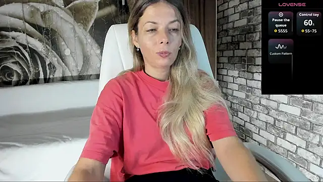 Snapshot of Eva_Melow chatting on October 1, 2025, 4:11 pm Eva Melow online show from October 1, 2025, 4:11 pm