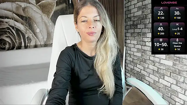 Snapshot of Eva_Melow chatting on September 19, 2025, 1:59 pm Eva Melow online show from September 19, 2025, 1:59 pm