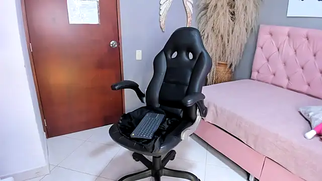 Snapshot of Anahi_falcon chatting on February 26, 2026, 7:36 pm Anahi falcon online show from February 26, 2026, 7:36 pm