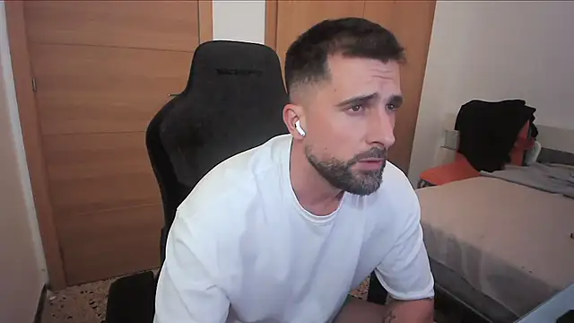 Snapshot of alex877x chatting on October 11, 2025, 8:43 pm alex877x online show from October 11, 2025, 8:43 pm