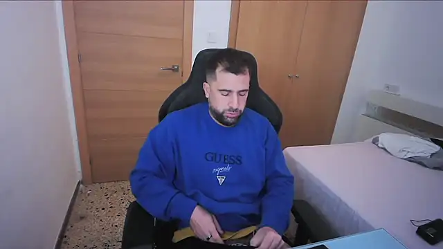 alex877x online show from November 16, 2025, 12:10 pm