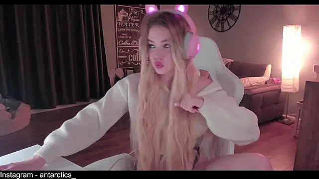 lil barbie girl online show from December 29, 2024, 7:22 pm