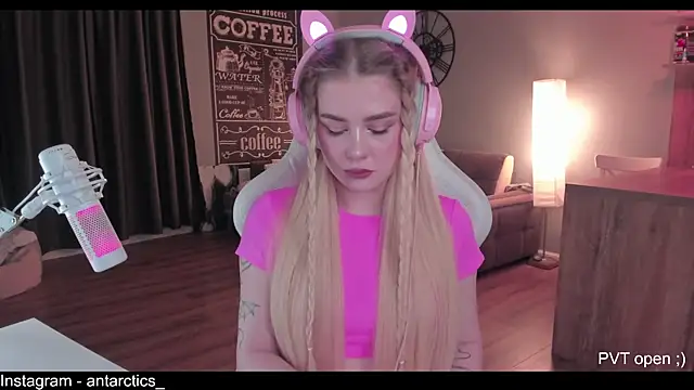 lil barbie girl online show from January 15, 2025, 5:05 pm
