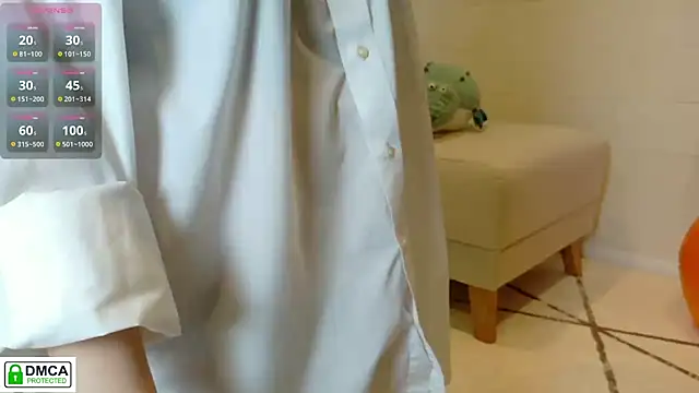 Snapshot of SUZU_ chatting on October 5, 2025, 12:18 pm SUZU  online show from October 5, 2025, 12:18 pm