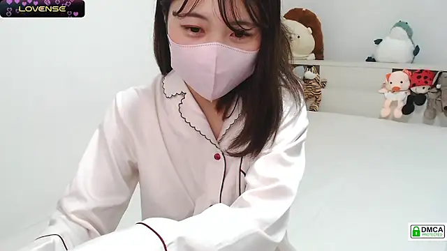 SUZU  online show from February 12, 2025, 9:43 pm